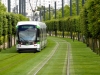 Auch in Aachen ist für einen Großteil der Strecke eine eigenes Gleisbett mit Rasen vorgesehen. Die LInie 3 in Nantes. Foto IngolfBLN