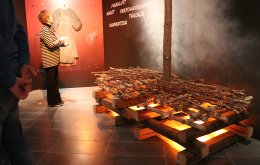 „Mit Feuer zu Strafen“ – Ausstellung im Centre Charlemagne 2024 | Foto: Birgit Franchy