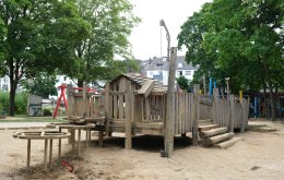 Richardstraße-Klettergeruest-Kleinkinder