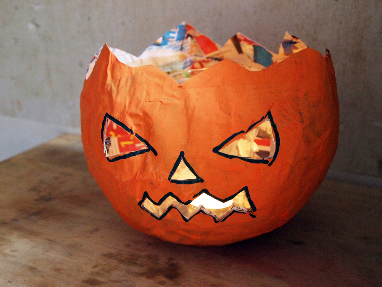 Für Halloween: Schönen Papierkürbis basteln mit KingKalli