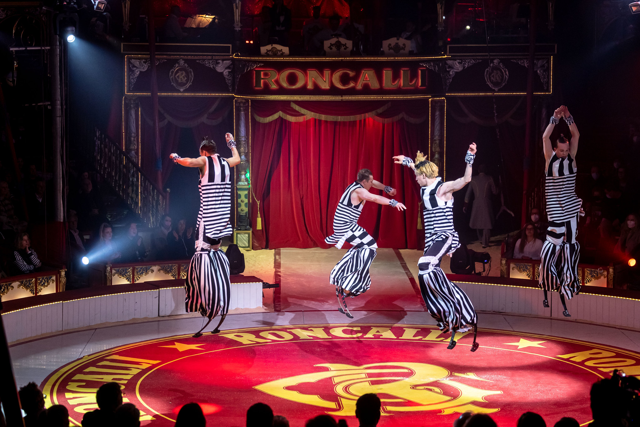 Circus Roncalli All for ART for All KingKalli