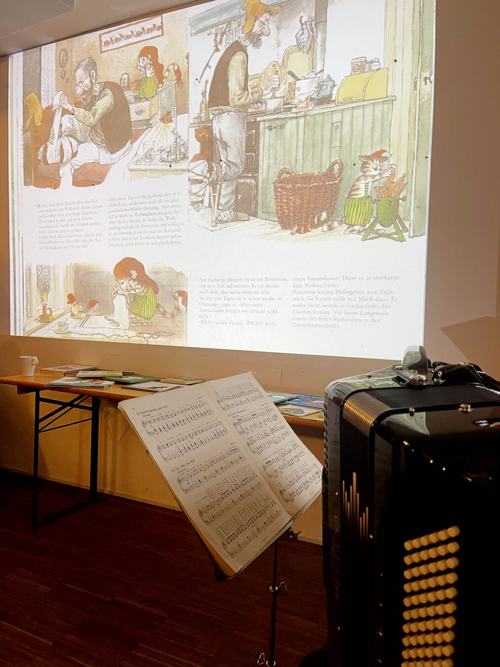 Wir waren beim Vorleseevent, das einmal im Monat stattfindet (Achtung, im August sind Sommerferien!). Darüber hinaus findet für alle aus der Umgebung Burtscheid am Samstag, 11. Juli, ab 11:00 Uhr, ein großes Eröffnungsfest des Nachbarschaftszentrums Gut! Branderhof statt.