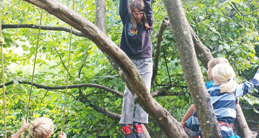 Die Euro Jugend startet am 13. Oktober eine neue Waldgruppe für Kinder von 9 bis 12 Jahren. Einmal pro Woche geht es gemeinsam nach draußen, um die Natur und die Umgebung zu erkunden. Die Treffen finden außerhalb der Ferien dienstags von 16:00-18:00 Uhr statt.