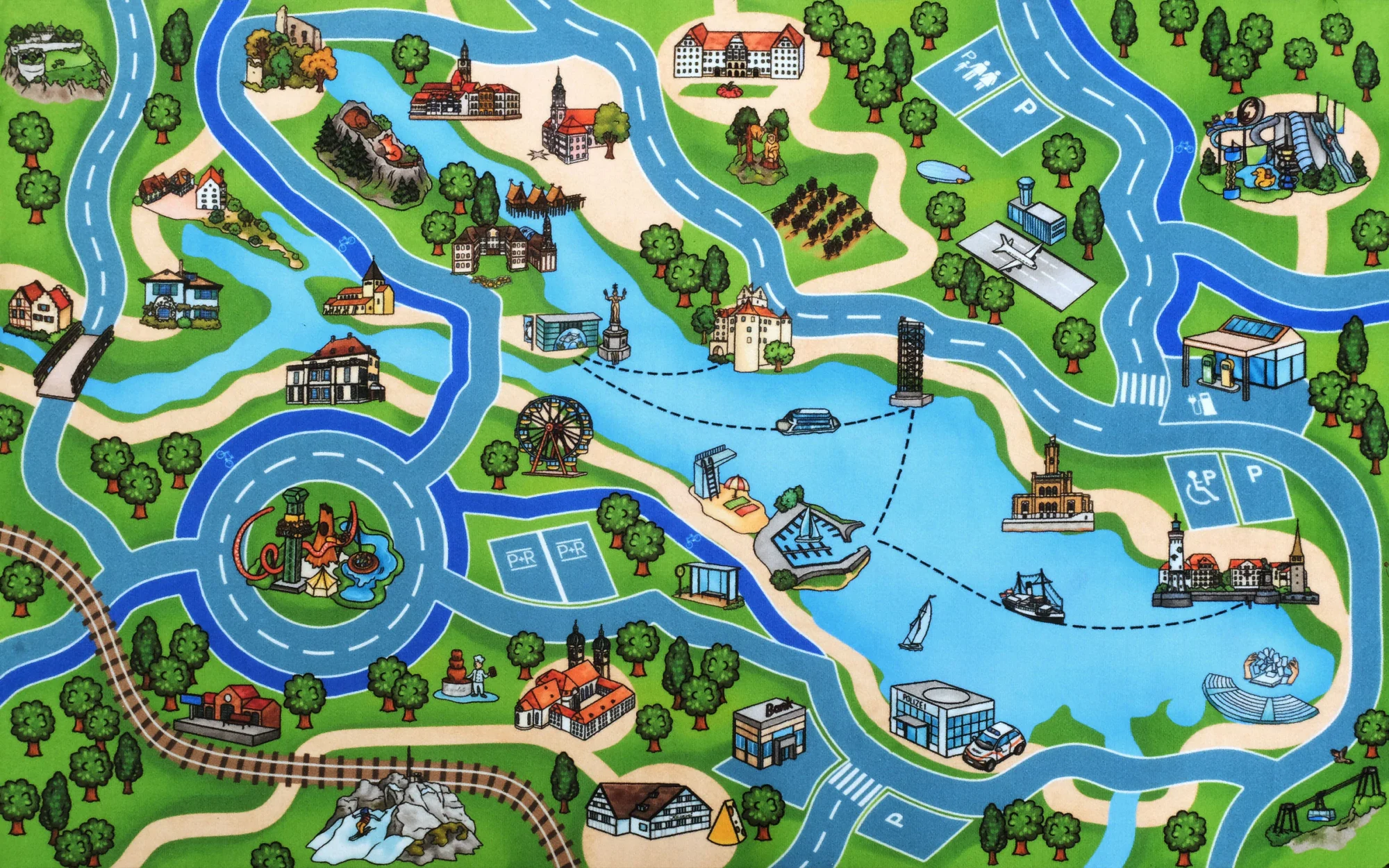 Habt ihr Freundinnen und Freunde am Bodensee? Dann erzählt es weiter, denn jetzt kommt eine Überraschung! Unsere Spielteppiche Aachen und Jülich haben mit dem Bodensee-Spielteppich ein Geschwisterchen bekommen.